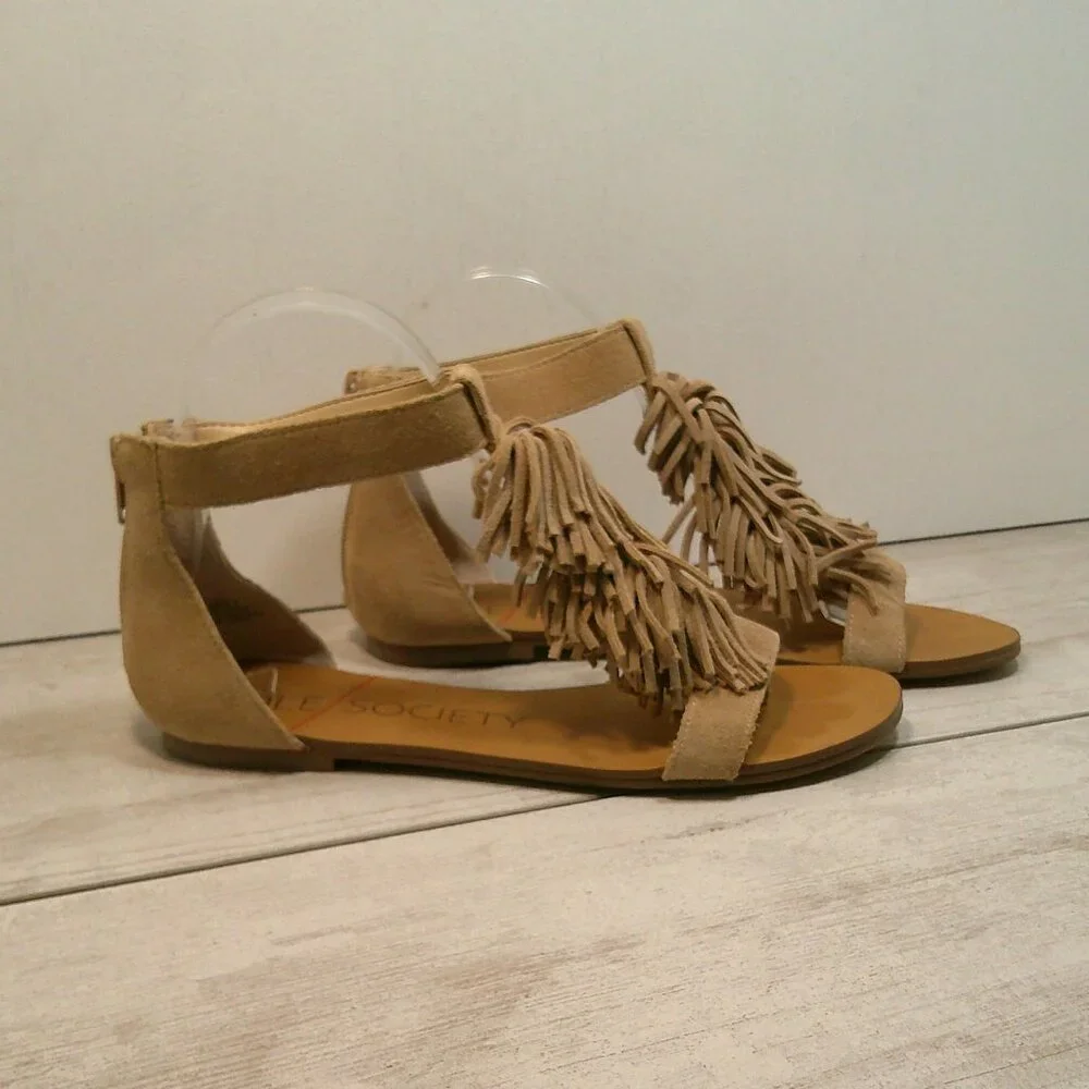 Sole Society KOA Suede Boho Fringe Flat Sandals Taupe/ beige Size: 6.5